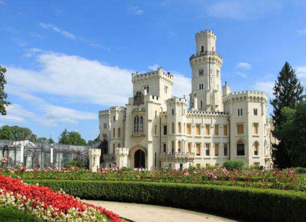 Biały pałac Hluboká nad Vltavou puzzle online