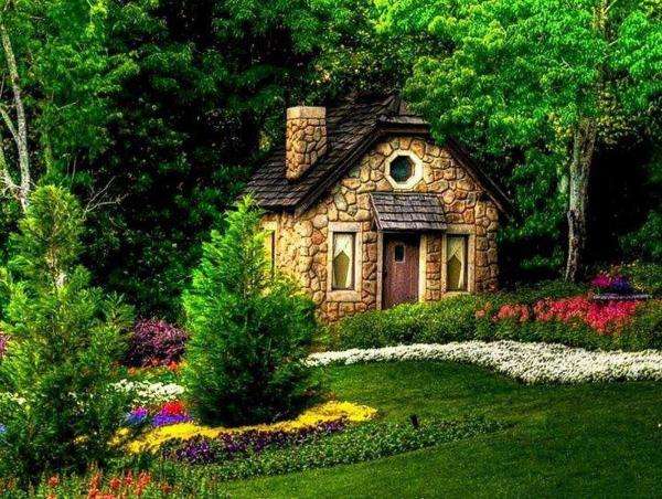 domek w lesie z ogródkiem puzzle online