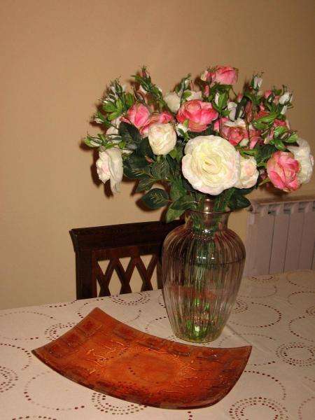 Roses in a vase  puzzle online