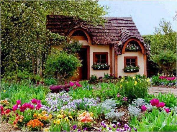 Bajeczny domek w kwiatach puzzle online