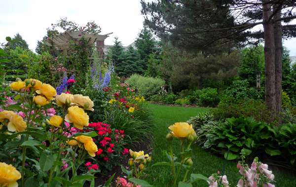 Kolorowy ogrodek kwiatowy puzzle online