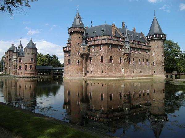 Zamek nad wodą puzzle online