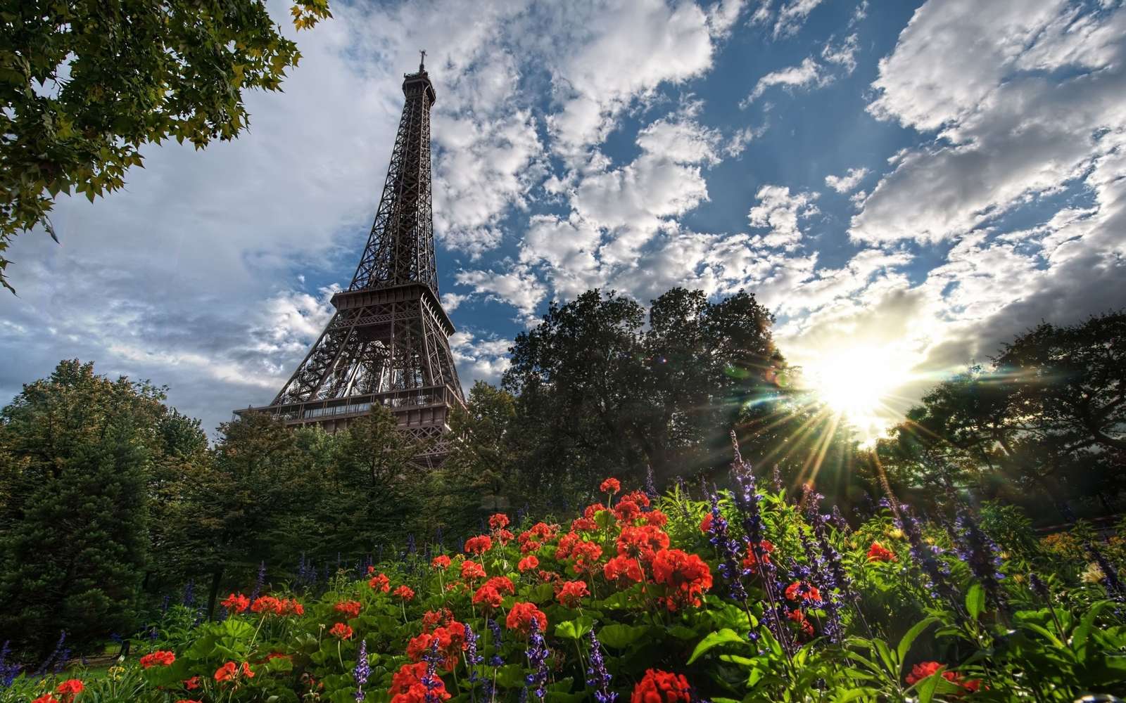 Paris , wieża Eiffla puzzle online