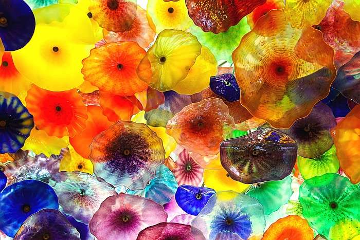 Szklane kwiaty na suficie puzzle online