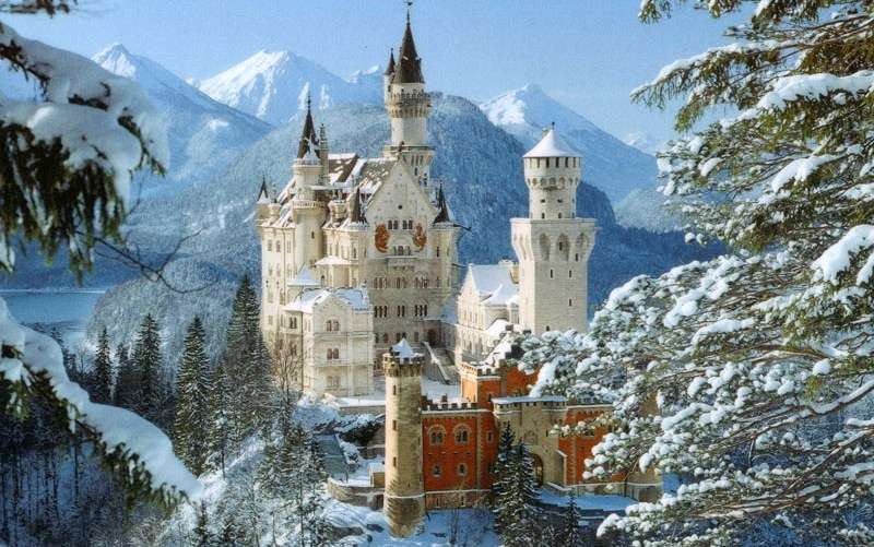 Zamek w górach puzzle online