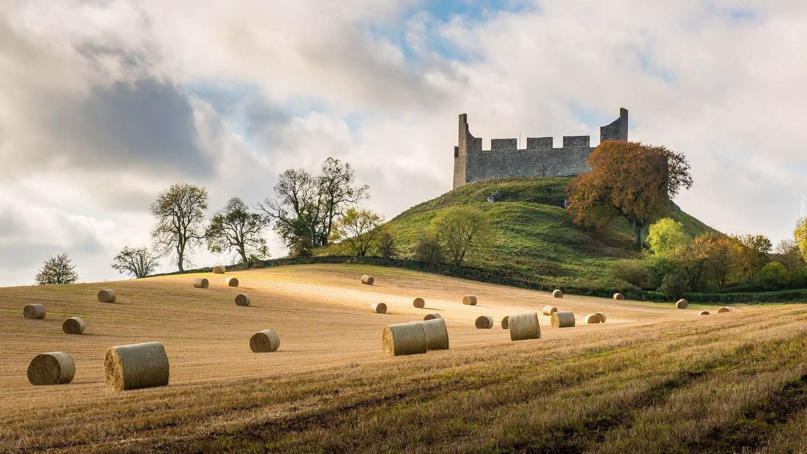 Hume Castle w Szkocji puzzle online