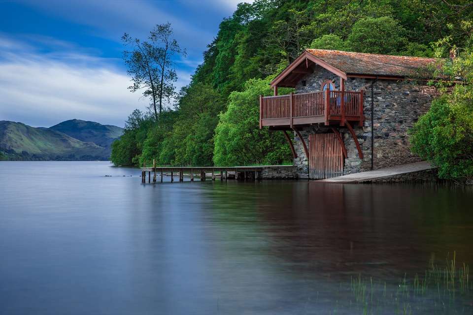 Dom nad jeziorem w Szkocji. puzzle online
