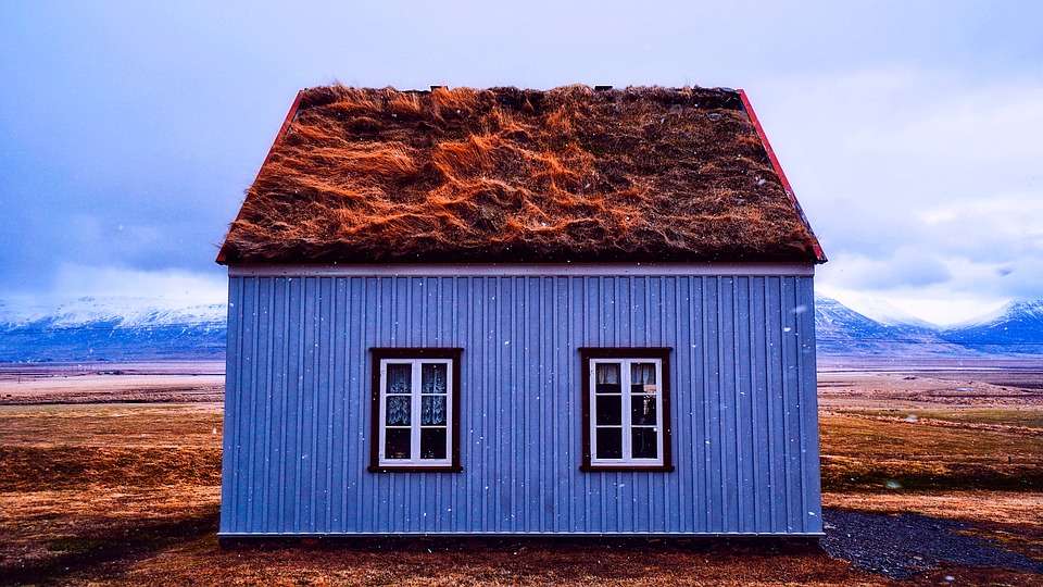 Islandia. Niebieski domek. puzzle online