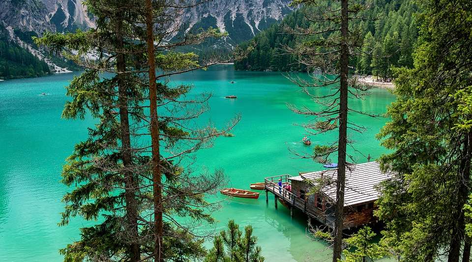 Jezioro w Dolomitach. puzzle online
