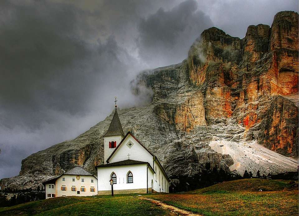 Church in the Dolomites. online puzzle