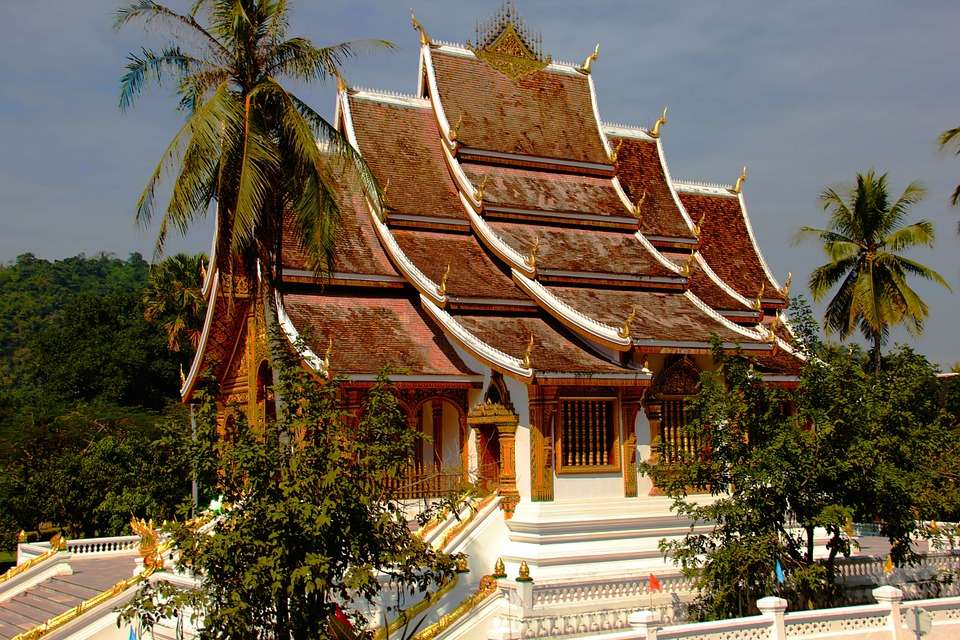 Świątynia buddyjska w Laosie. puzzle online