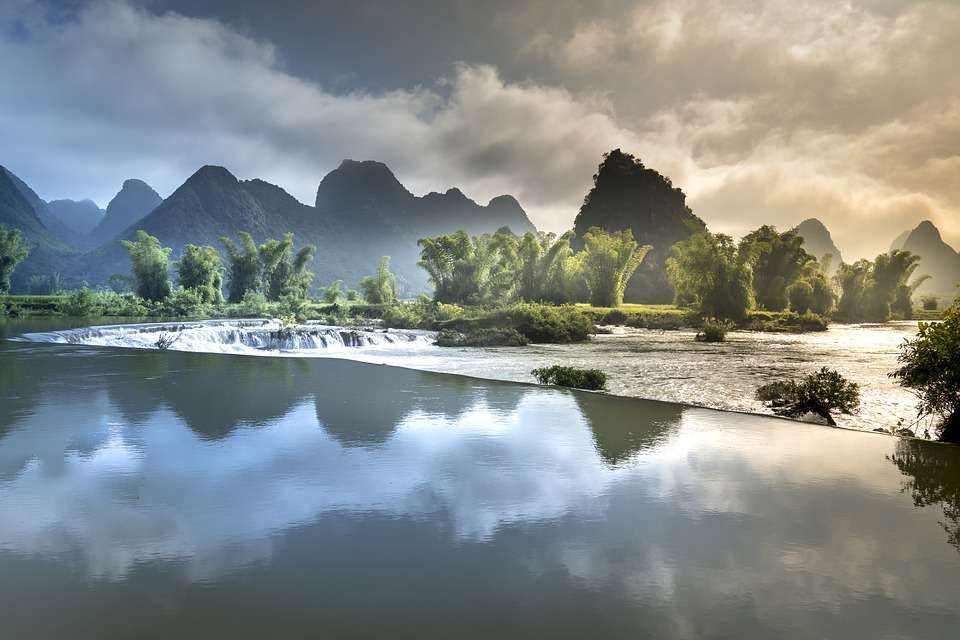 Wietnam. Spływ rzeki. puzzle online