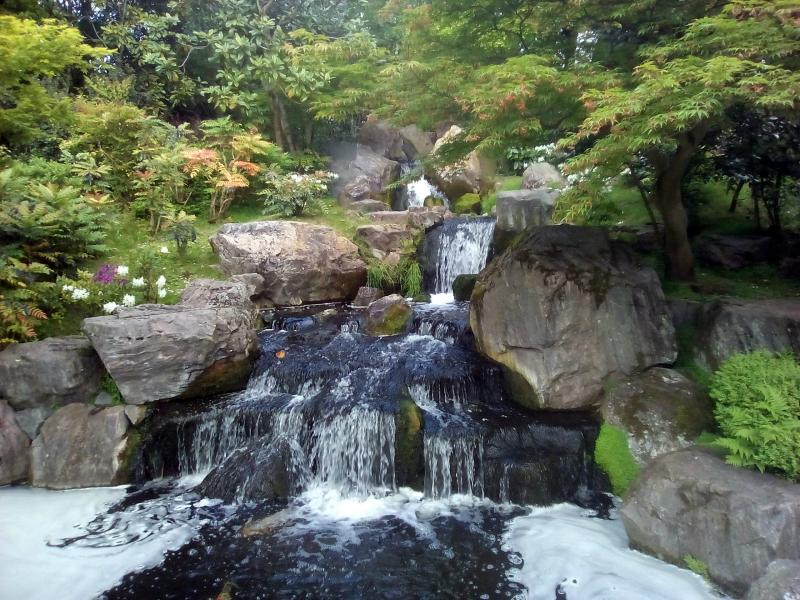 Wodospad w ogrodzie Kioto w puzzle online