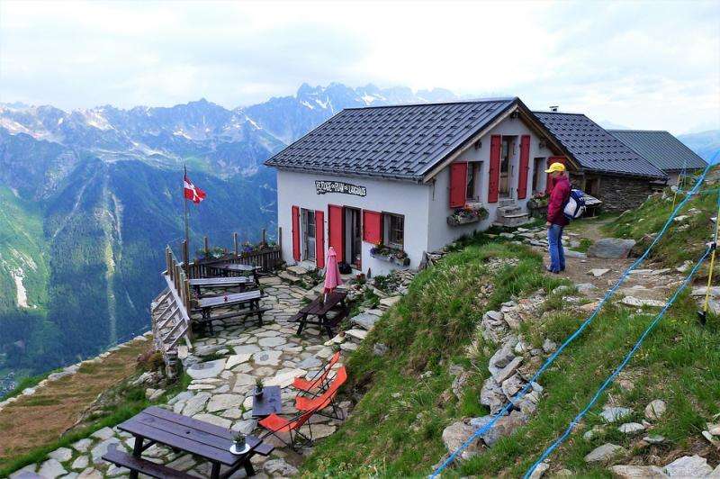 Schronisko w Alpach. Francja. puzzle online