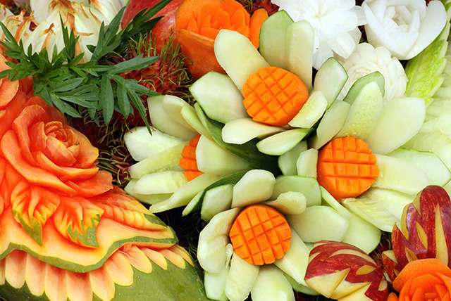 Kwiaty z warzyw i owoców puzzle online