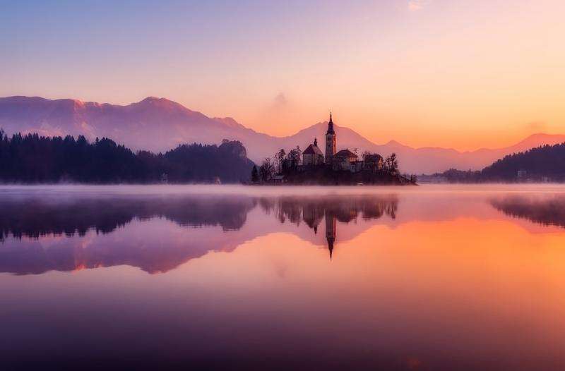Świt nad jeziorem Bled. puzzle online