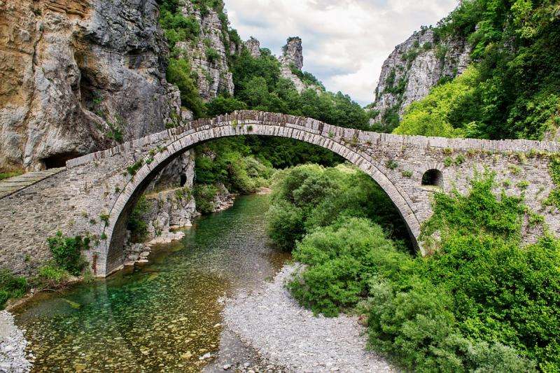 Kamienny most w Grecji. puzzle online