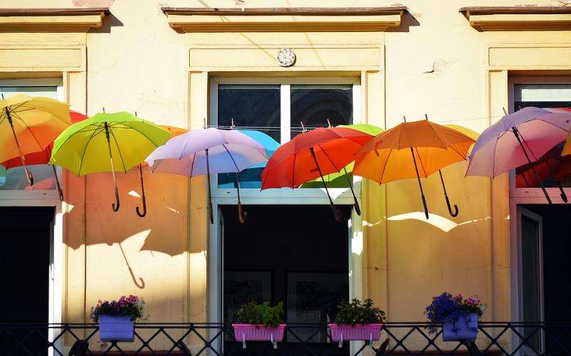 Kolorowe parasole. puzzle online