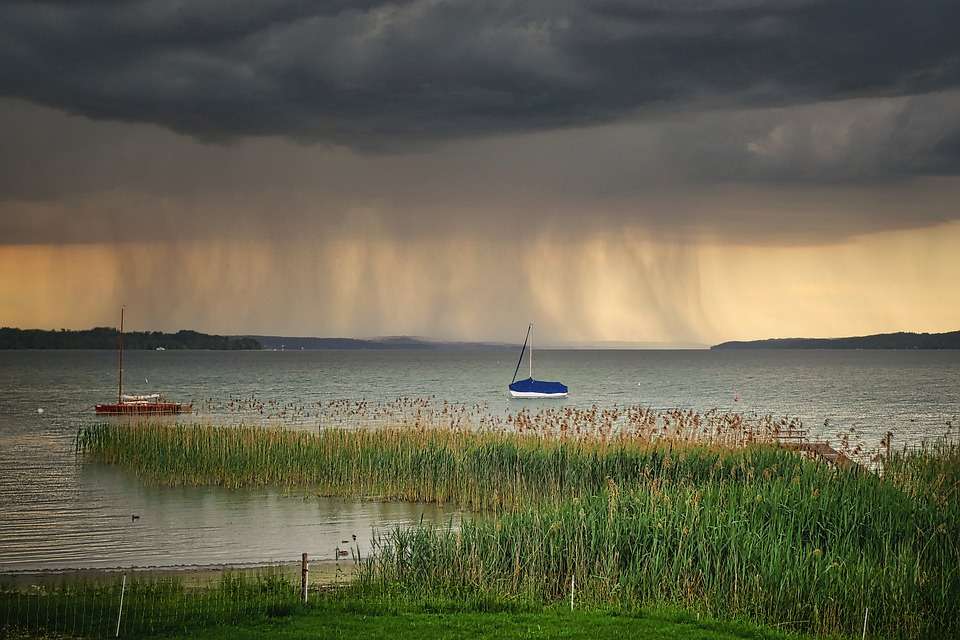 Storm op het meer. puzzel