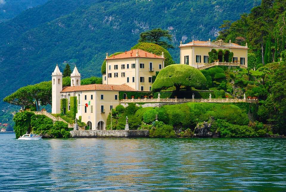 Posiadłość nad jeziorem Como. puzzle online