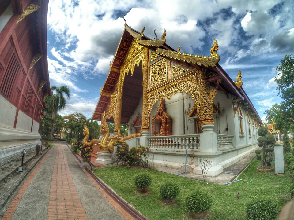 Złota świątynia w Tajlandii. puzzle online