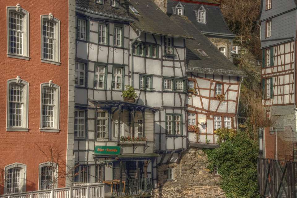 Stare Miasto Monschau. Niemcy. puzzle online