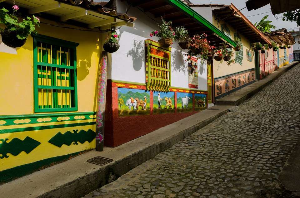 Kolorowa uliczka. Kolumbia. puzzle online