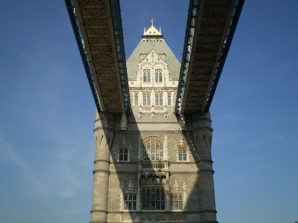 Jedna z wież Tower Bridge. puzzle online