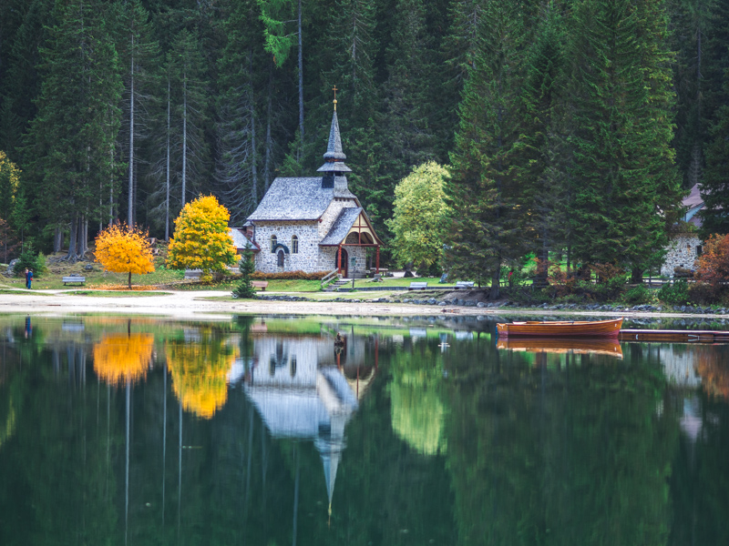Jezioro w Dolomitach. puzzle online