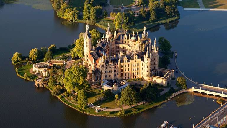 Zamek w Schwerin. Niemcy. puzzle online