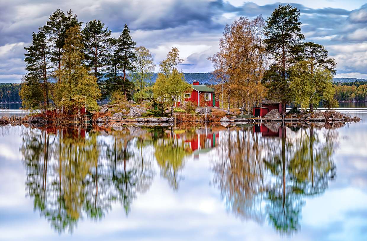 Suécia. Reflexo na água. quebra-cabeça online