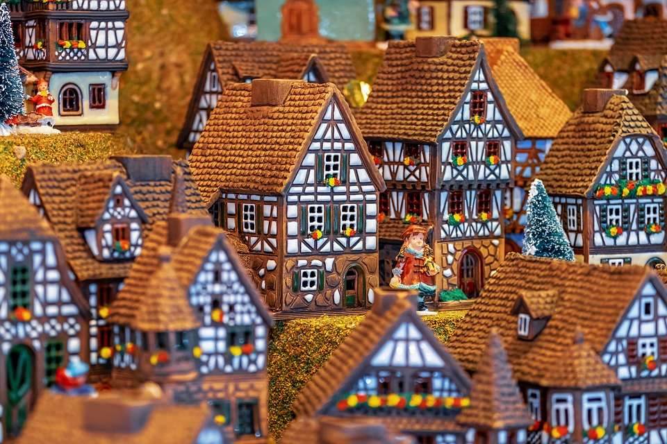 Kolorowe domki . puzzle online