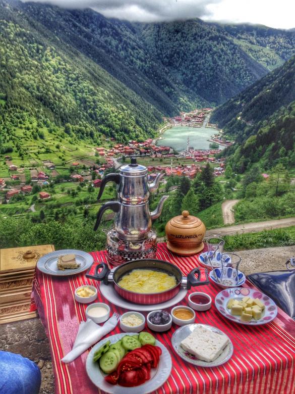Tureckie śniadanie z widokiem. puzzle online