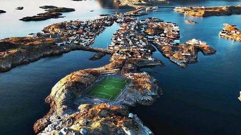 Boisko piłkarskie-Norwegia puzzle online