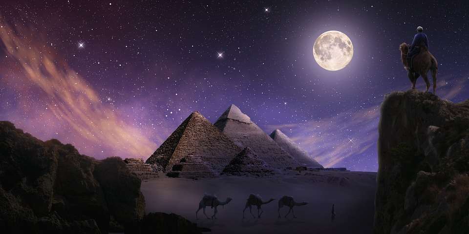 Piramidy w świetle księżyca puzzle online
