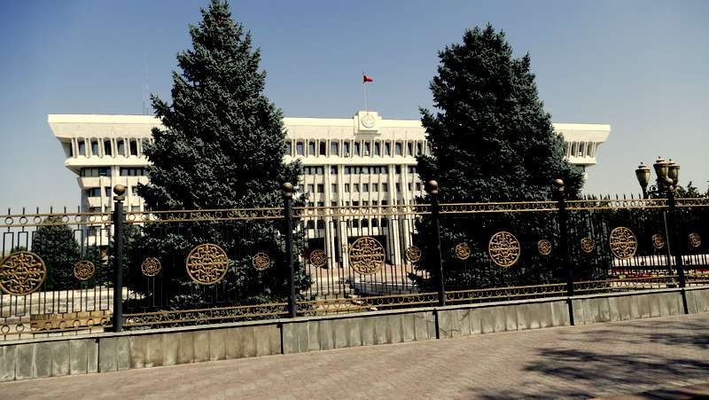 Kirguistán-Casa Blanca en Bish rompecabezas