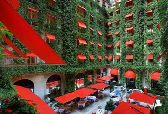Hotel Paza Athenee w Paryżu. puzzle online