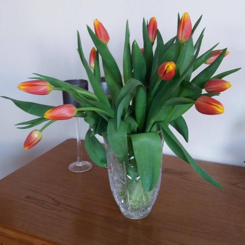 Tulipany w wazonie. puzzle online