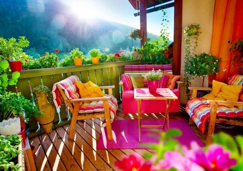 słoneczny , kolorowy balkon puzzle online