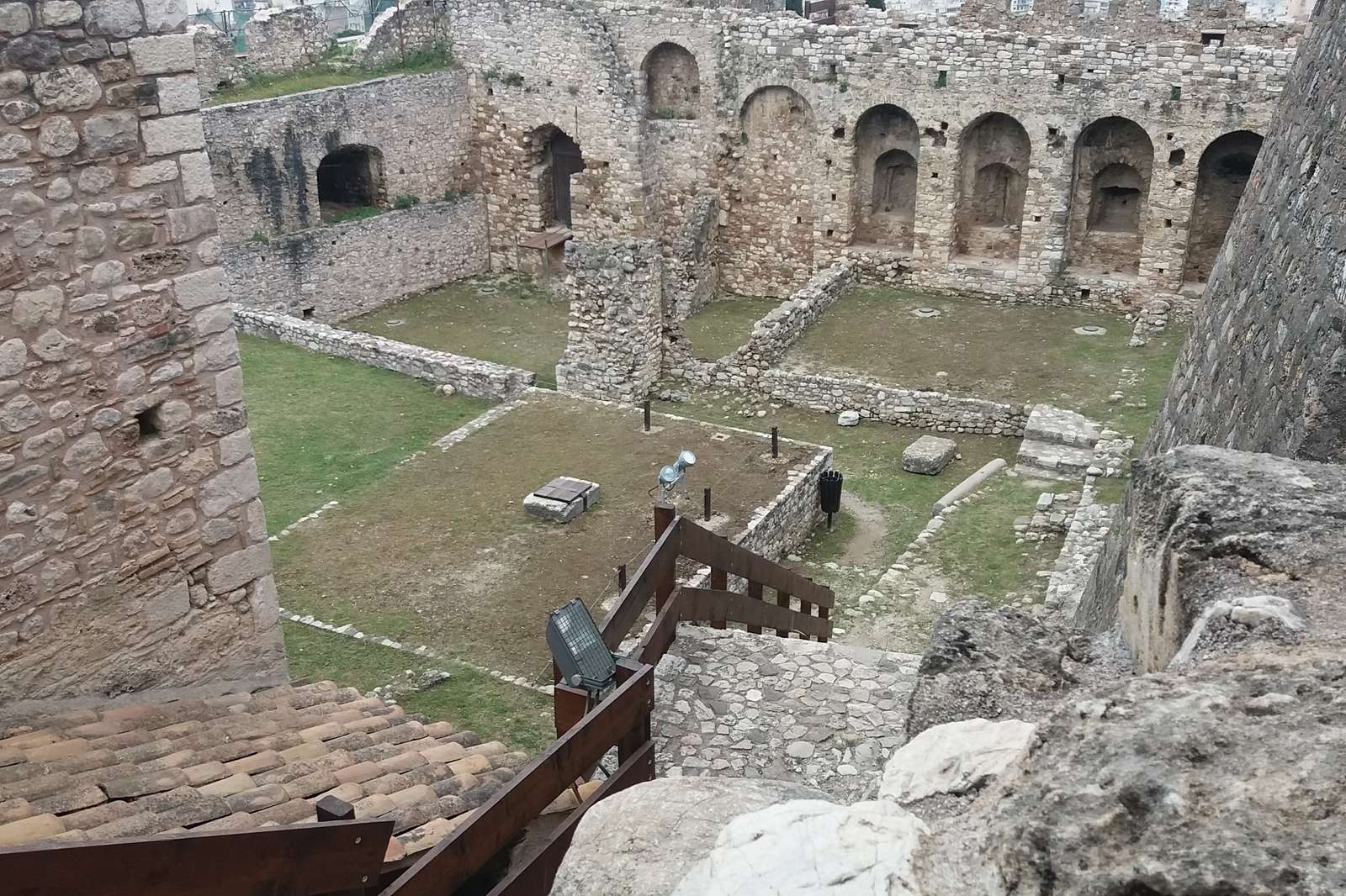 Ruiny starożytnego zamku c.d. puzzle online