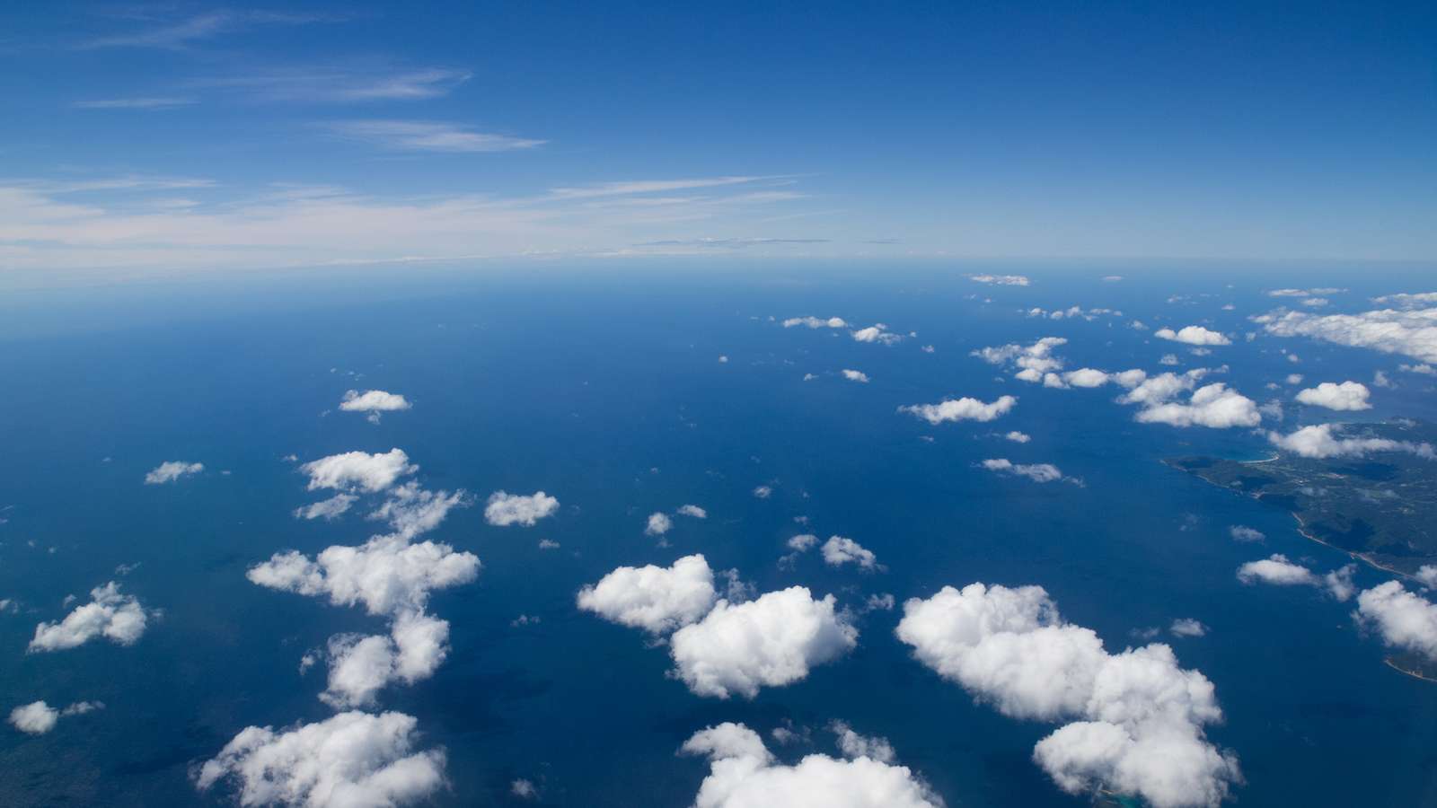 Widok na morze z chmur. puzzle online