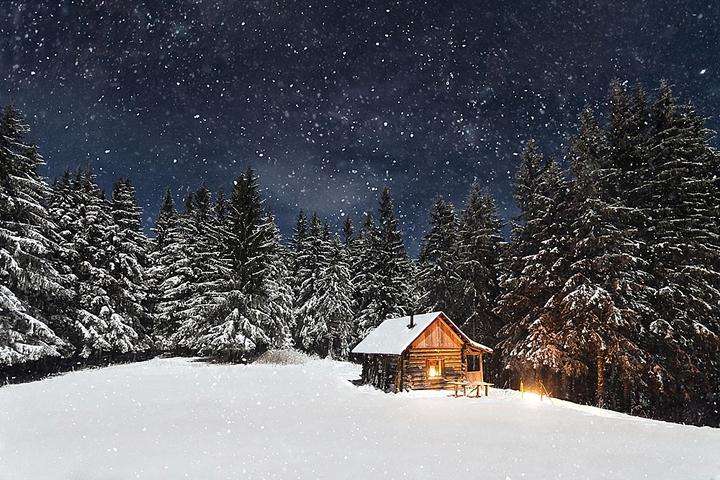 Zimowy domek w lesie puzzle online