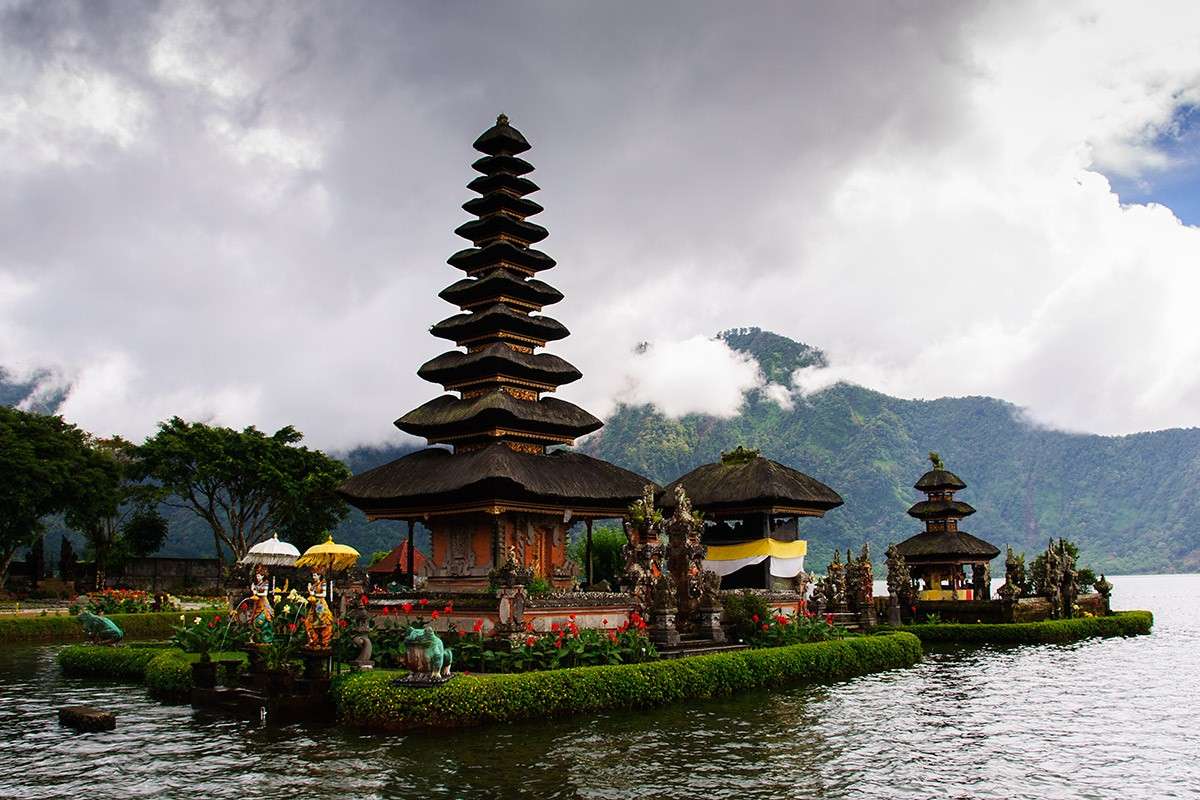 Świątynia Ulun Danu Bratan, INDONEZJA puzzle online