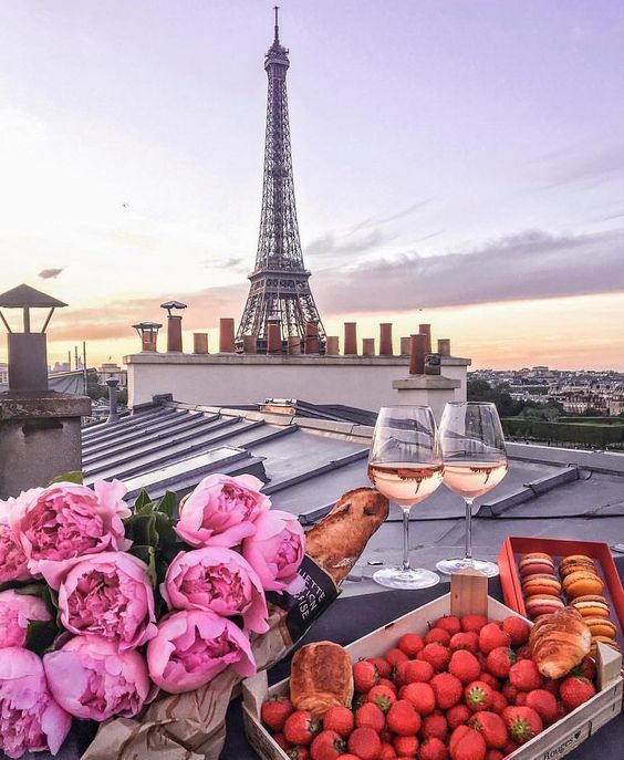 Kwiaty na tle Paryża puzzle online