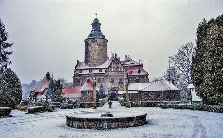 Zamek Czocha w zimowej scenerii puzzle online