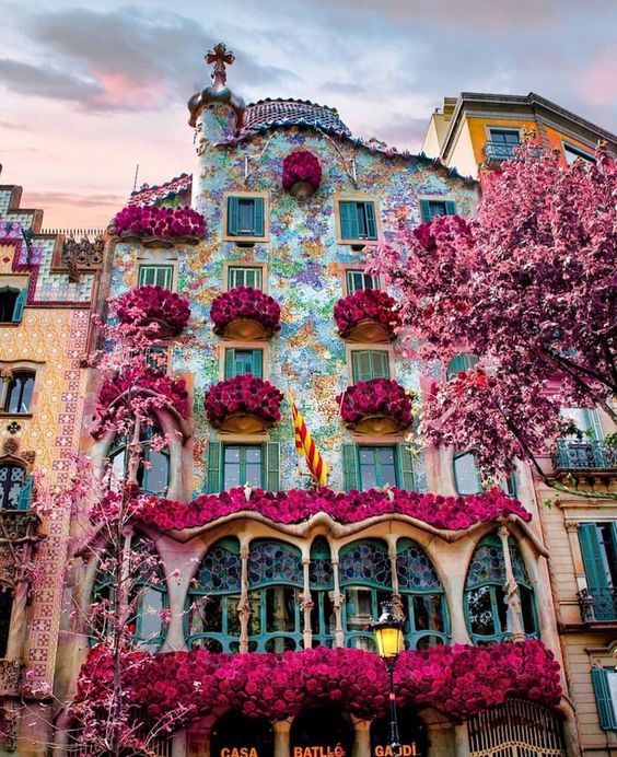 Kolorowe budowle, Hiszpania puzzle online