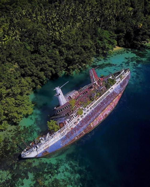 wyspy Salomona,wrak niemieckiego statku puzzle online