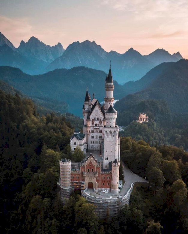 Bajkowy zamek Neuschwanstein w Niemczech puzzle online