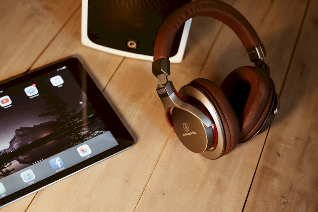 IPad iPad z brązowymi słuchawkami puzzle online