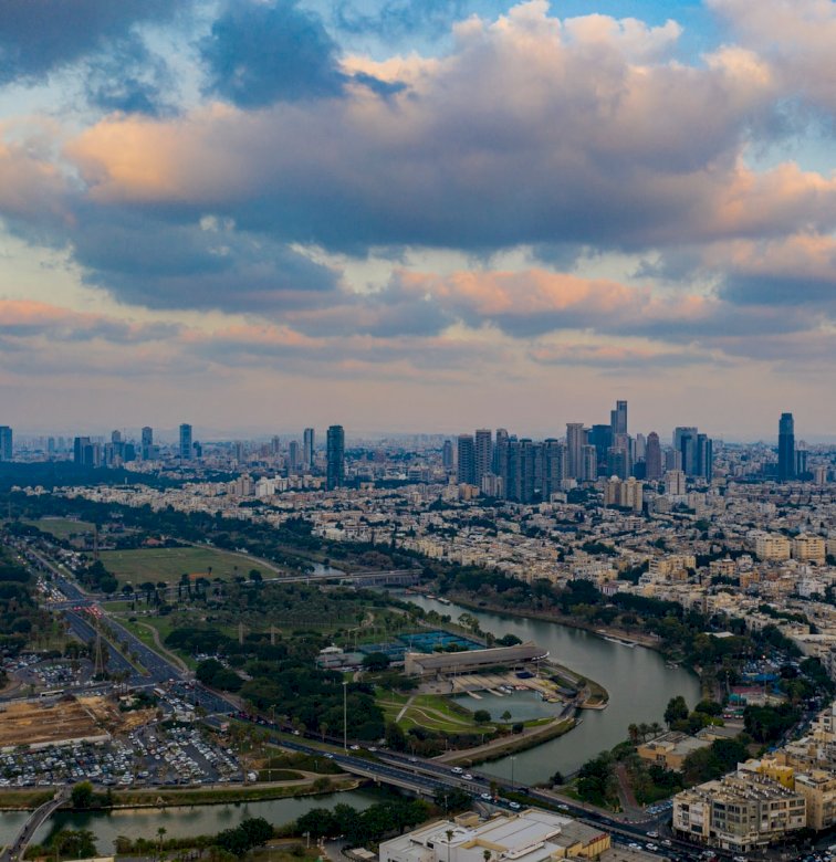 Tel Aviv Skyline i Yarkon puzzle online